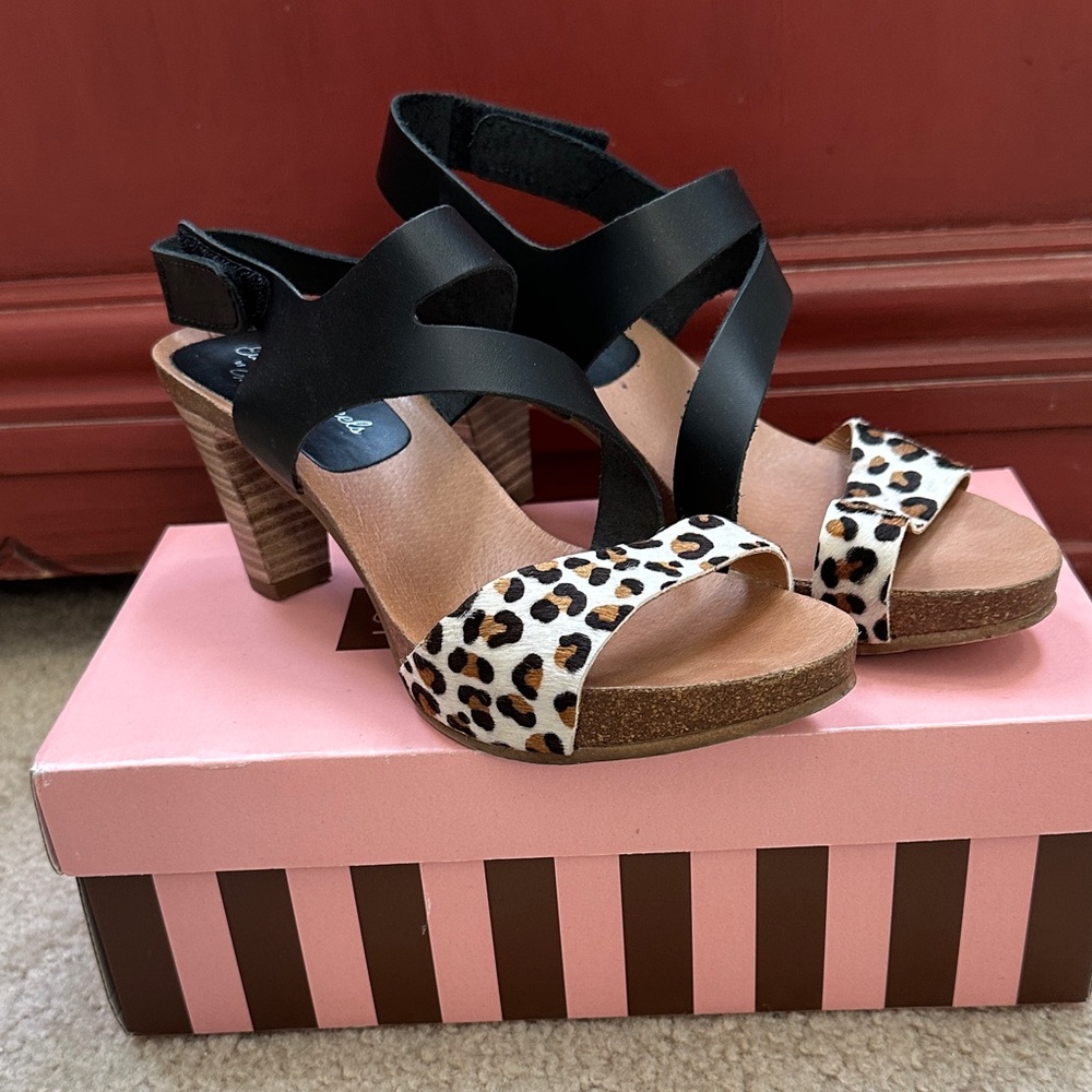 Elegant Black and Leopard Print Heels